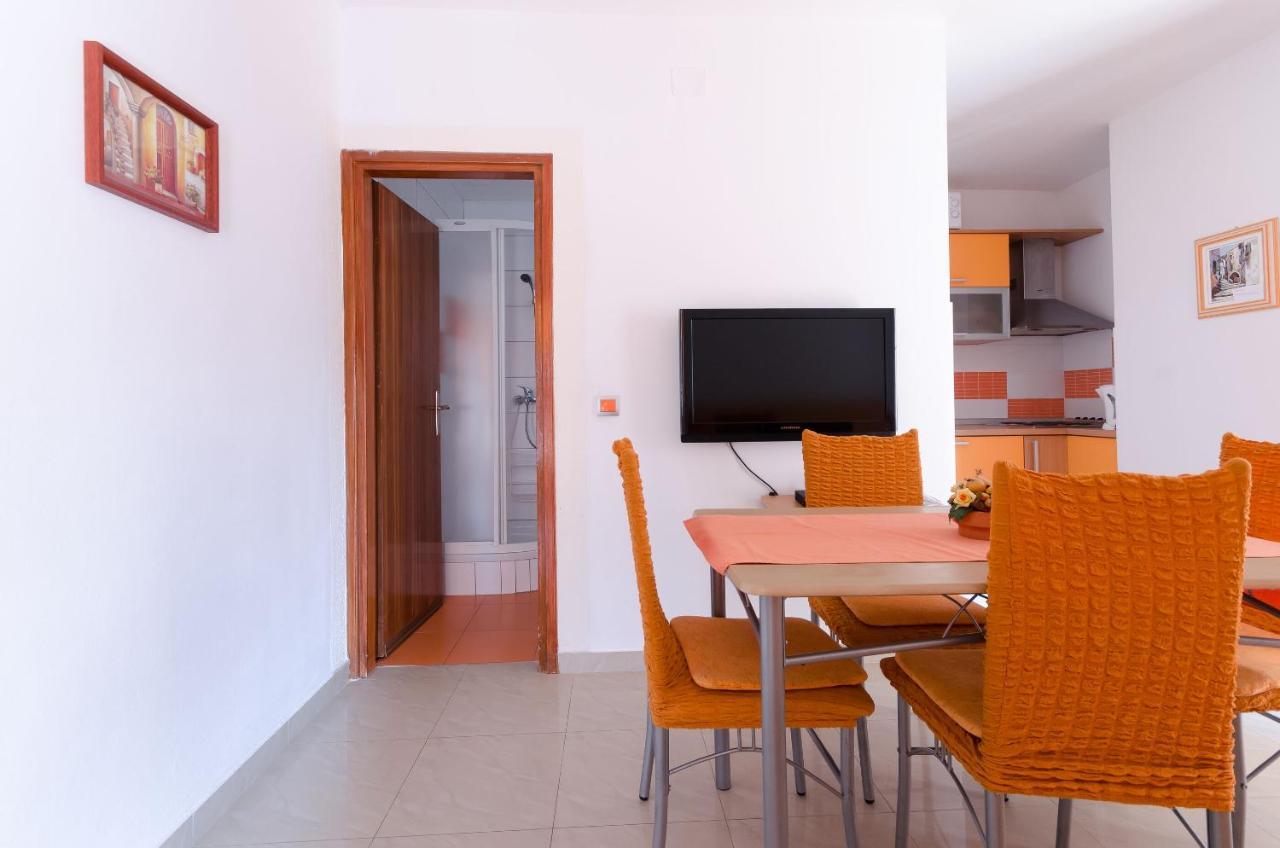 Apartments Helena Lopar Extérieur photo
