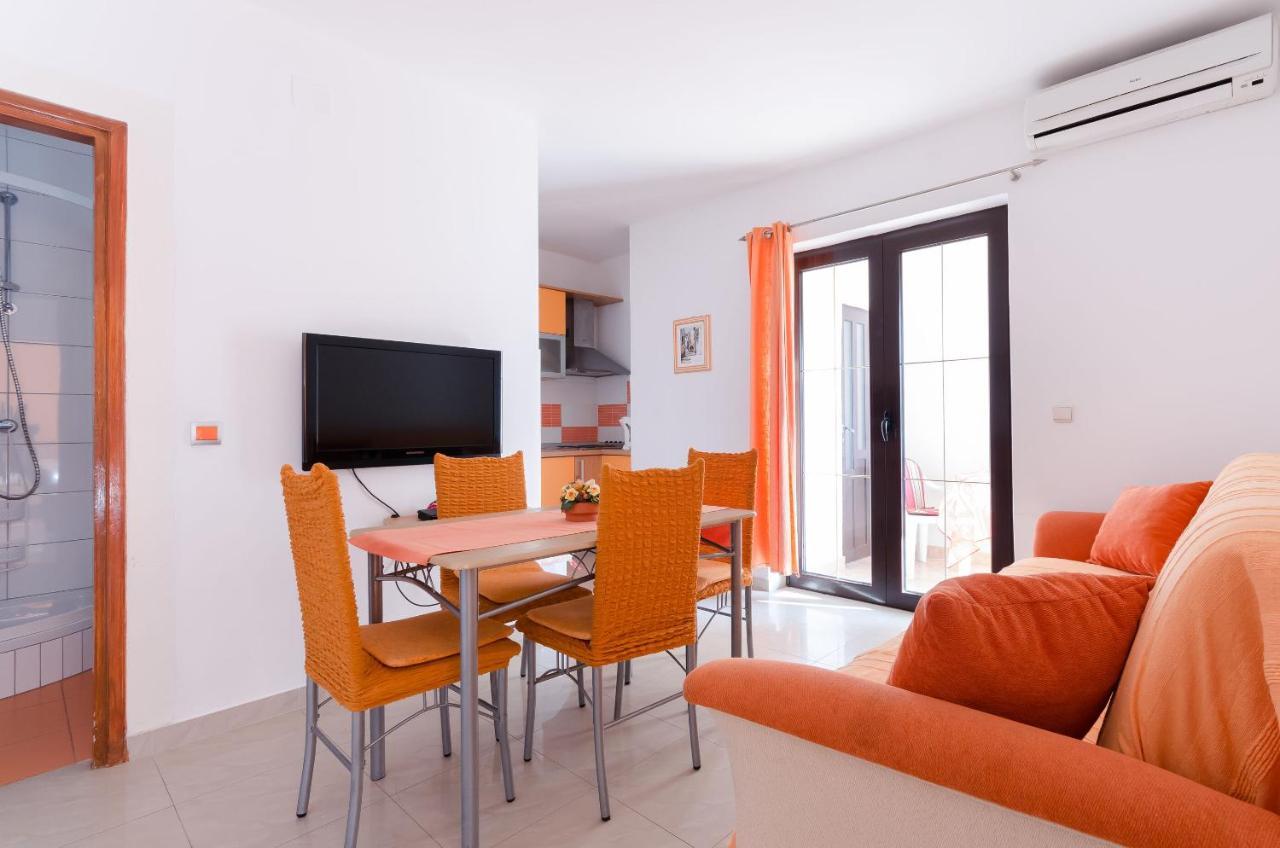 Apartments Helena Lopar Extérieur photo