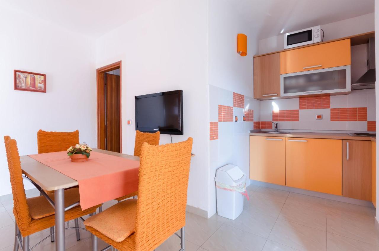 Apartments Helena Lopar Extérieur photo