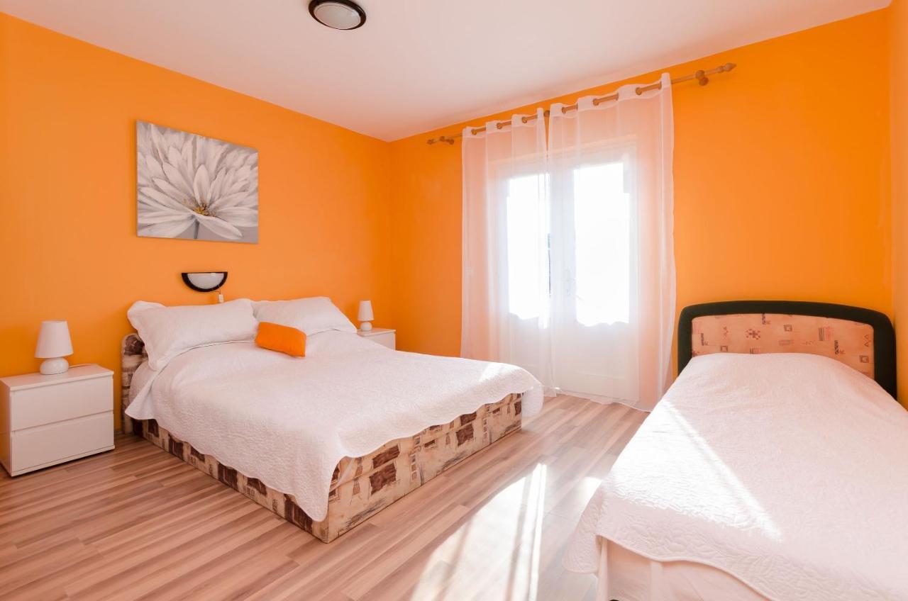 Apartments Helena Lopar Extérieur photo
