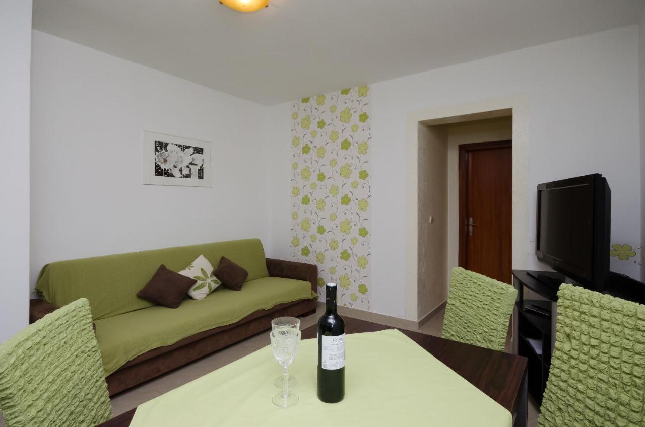 Apartments Helena Lopar Extérieur photo