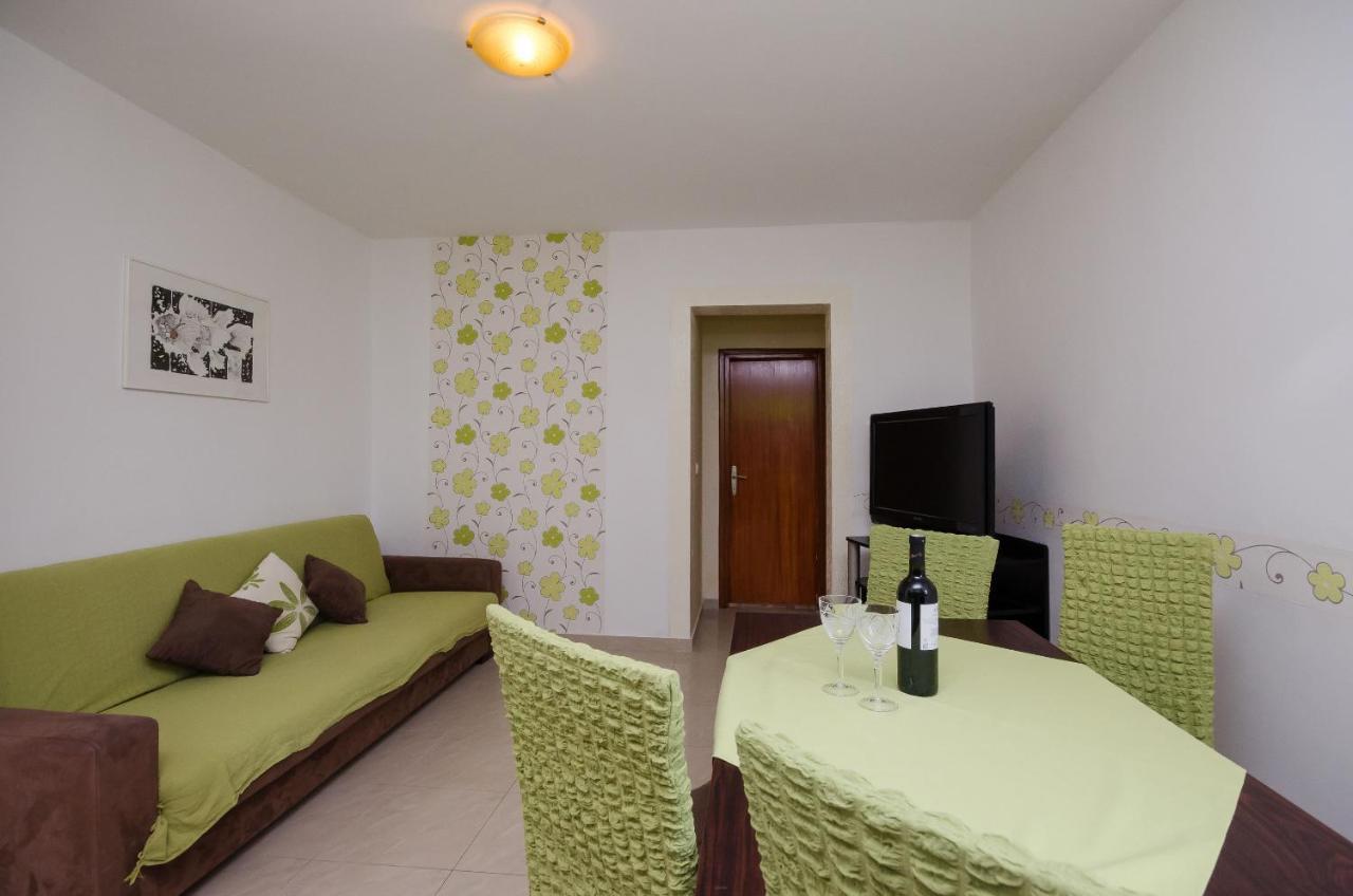 Apartments Helena Lopar Extérieur photo