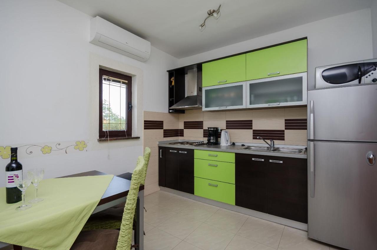 Apartments Helena Lopar Extérieur photo