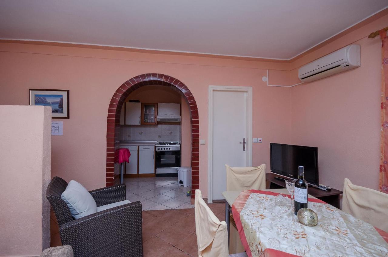 Apartments Helena Lopar Extérieur photo