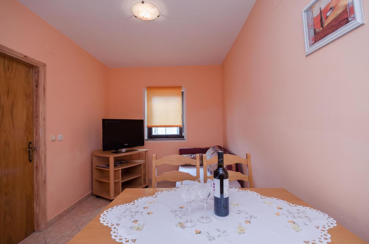 Apartments Helena Lopar Extérieur photo