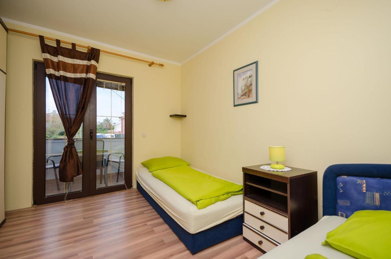 Apartments Helena Lopar Extérieur photo