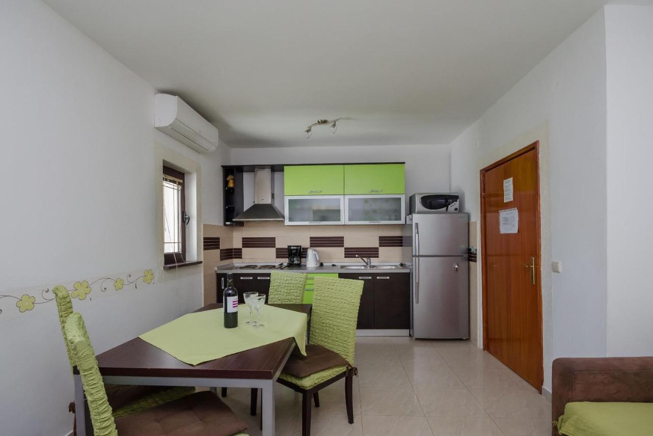 Apartments Helena Lopar Extérieur photo