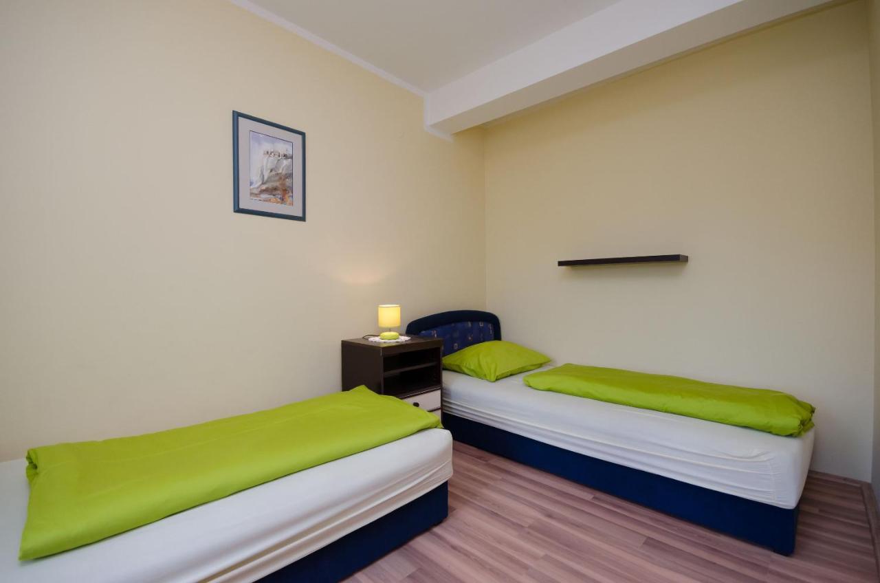 Apartments Helena Lopar Extérieur photo