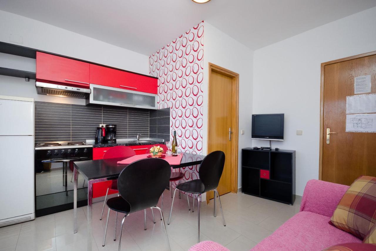 Apartments Helena Lopar Extérieur photo