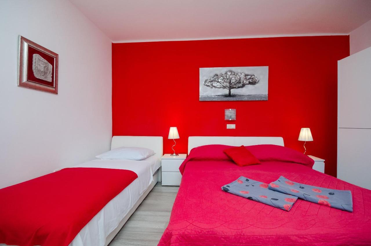 Apartments Helena Lopar Extérieur photo