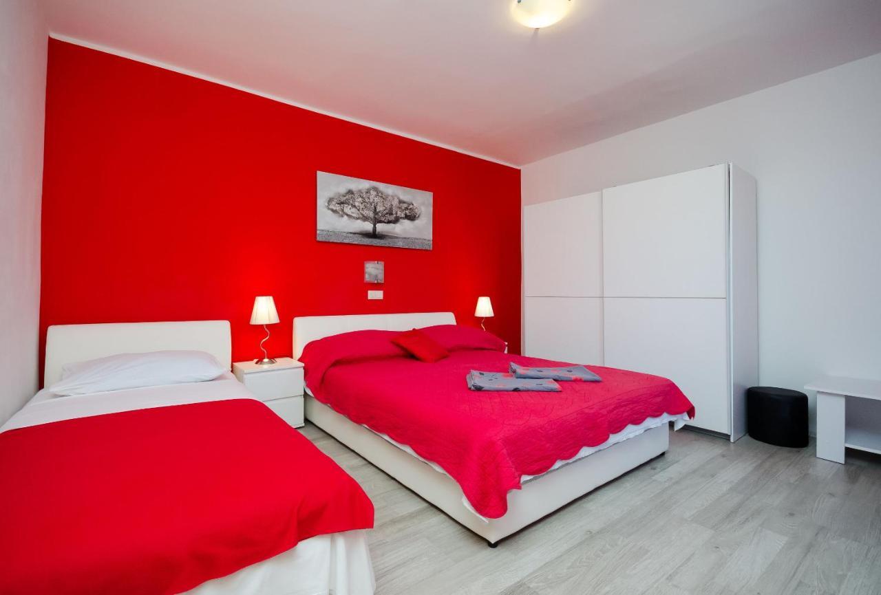 Apartments Helena Lopar Extérieur photo